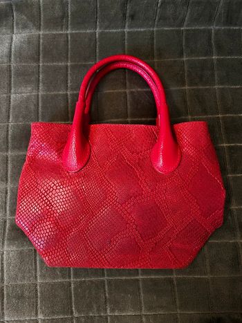 Sac à main rouge motif crocodile