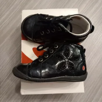 Jolies bottines vernies GBB