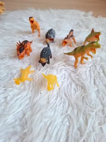 Lot figurines dinosaure