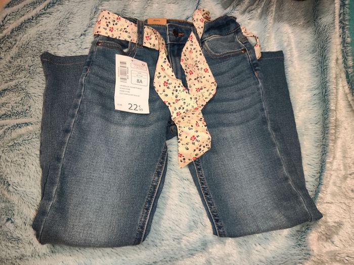 Jeans neuf 8 ans