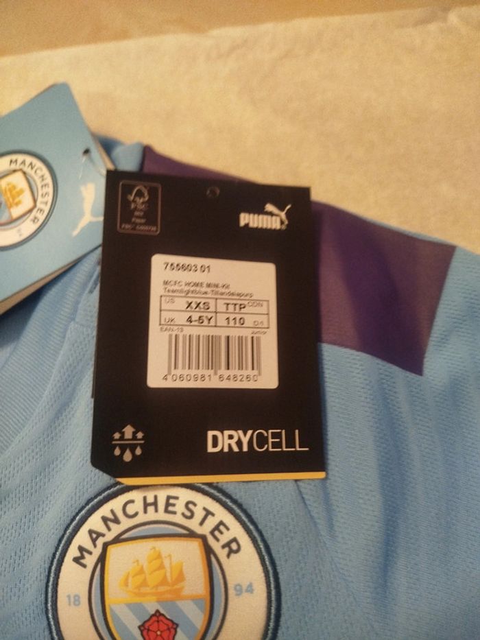 Tenue de foot Puma, équipe Manchester City taille 4/5  ans authentique neuf - photo numéro 6