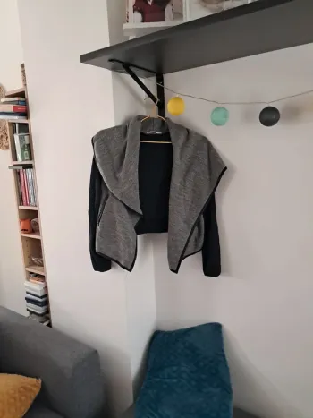 Veste courte avec col