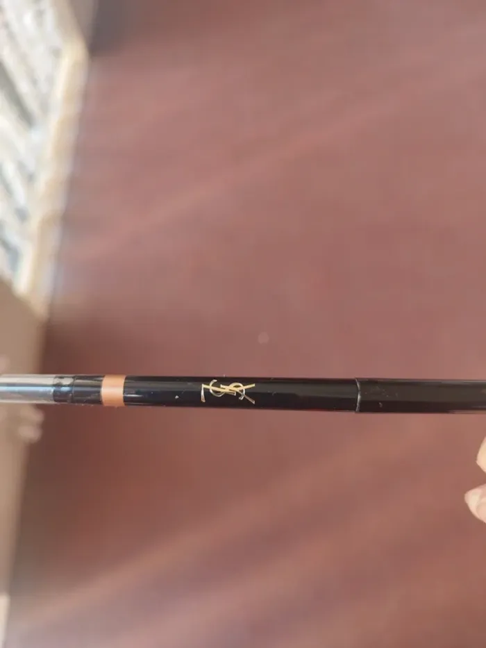 Crayon contour à lèvres Yves Saint Laurent couleur or n°27 - photo numéro 8