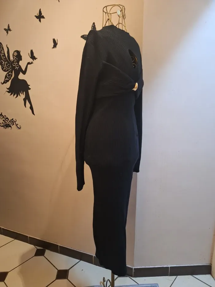 Robe longue noire en mailles & bijoux - photo numéro 3