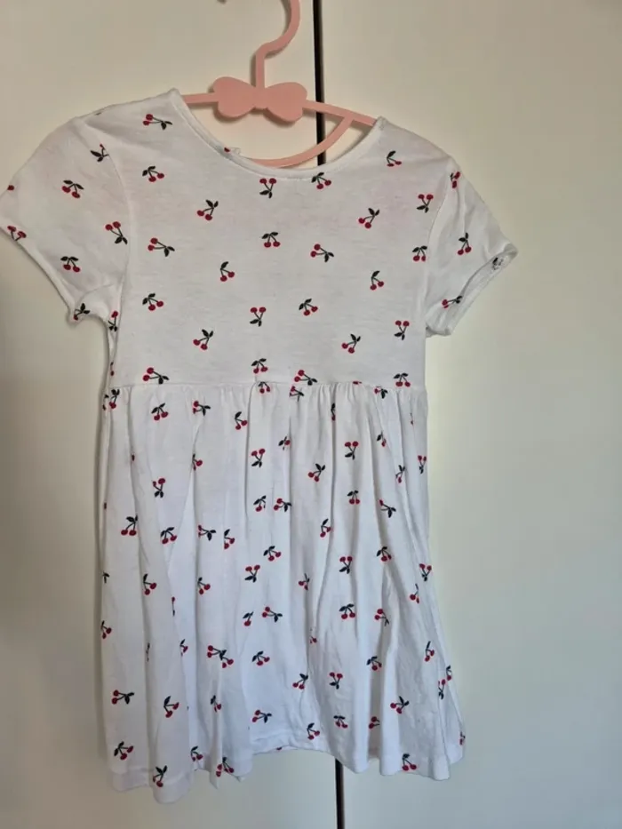Robe kiabi 2 ans 24 mois blanches avec motifs cerises