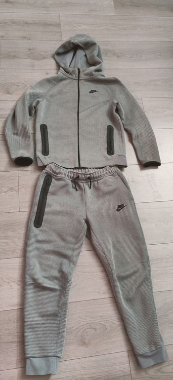 ensemble jogging NIKE garçon en 12 /13 ans