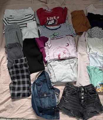 Lot de vêtements 6 ans 30 articles 