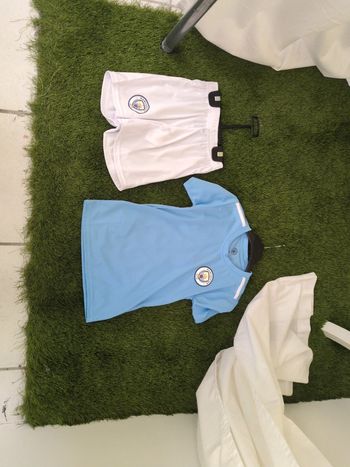 Ensemble foot short et tee shirt Manchester city