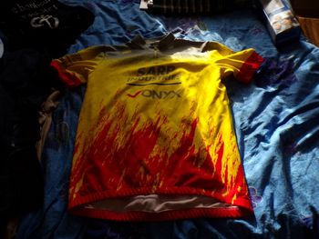 Maillot de vélo jaune et rouge taille XL