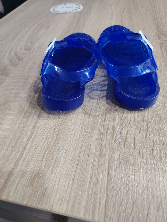 Sandales bleu meduse en taille 31 en très bon état - photo numéro 4