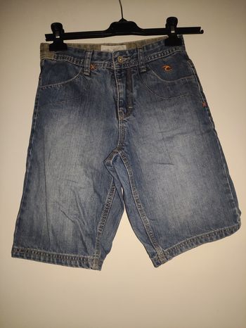 Short jean ripcurl taille 10 ans