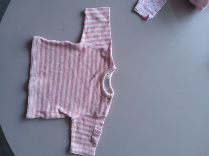 Pull rayé rose et blanc 1 mois Kiabi