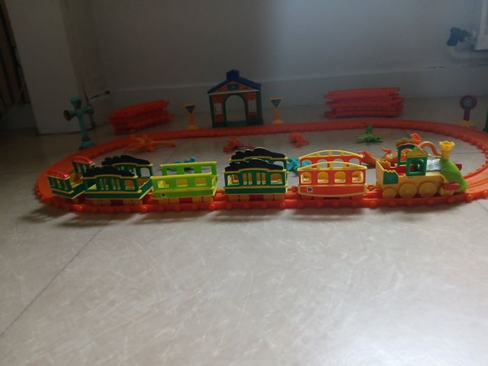 Circuit Dino train avec personnage - photo numéro 3