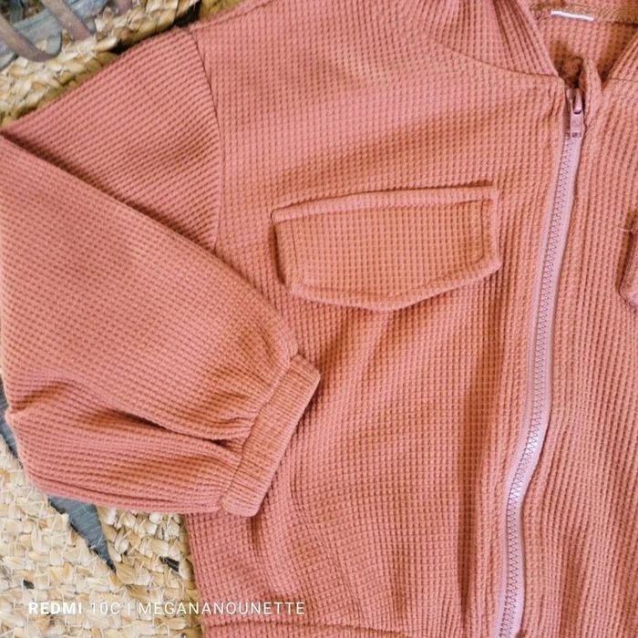 🧡 Veste gilet zippée à capuche texturée – Taille 4 ans / 104 cm - photo numéro 3