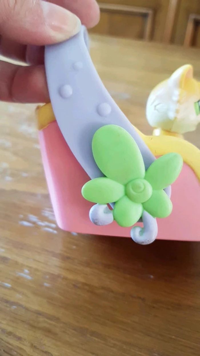 Chat petshop angora qui boit son lait - photo numéro 7