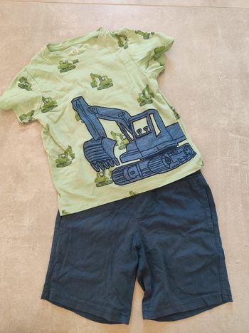 Ensemble short t-shirt c&a 5 ans
T-shirt beige