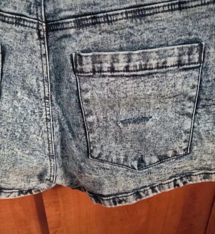 Short en jeans effet délavé (effet vieilli)et troué taille 40 - photo numéro 6
