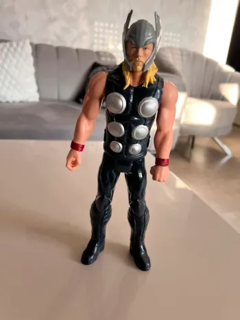 Thor – Figurine Marvel Legends 30 cm – Édition Rétro 2016