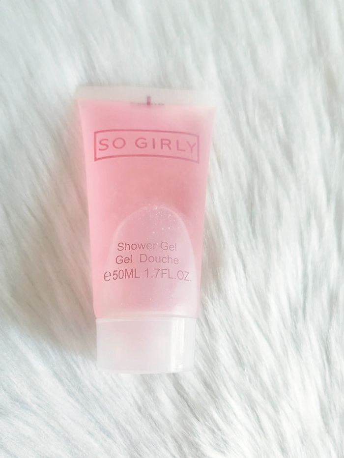 Gel douche so girly neuf 🖤 - photo numéro 1