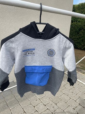 Beau sweat-shirt, taille cinq ans