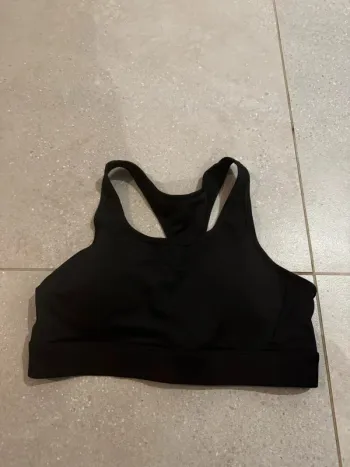 Brassière noire taille S, très bon état