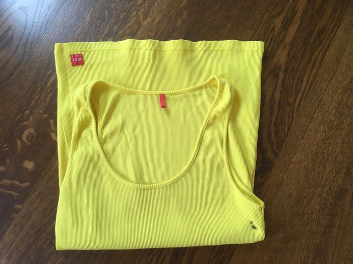 Débardeur jaune Miss Captain Taille 1 (4€) - photo numéro 2