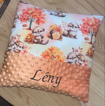 Coussin personnalisé loutre orange 