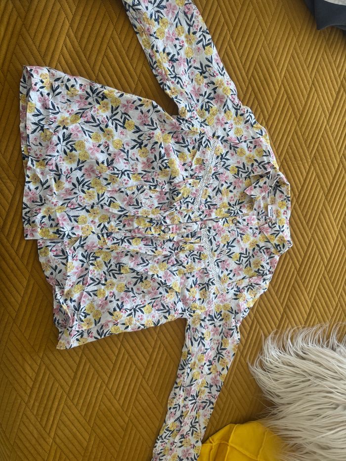 Chemise fleurie avec fils doré