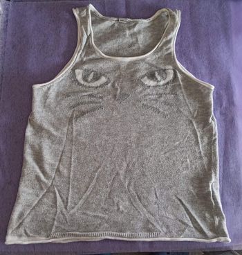 Adorable petit débardeur chat