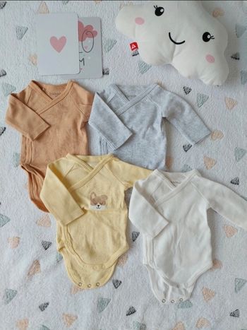 Lot de bodies naissance 