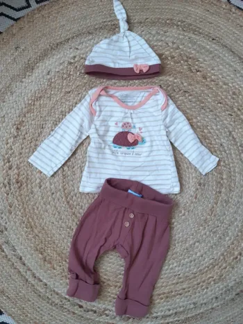 Tenue haut manches longues, pantalon et bonnet TQF 3 mois