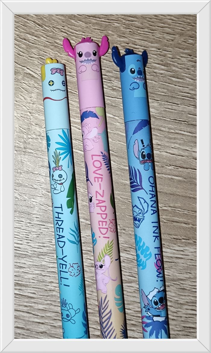 Lot de stylos effaçables avec trousse stitch - photo numéro 3