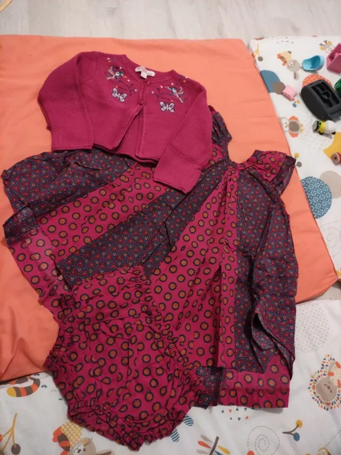 Ensemble d été robe et gilet du pareil au même neuf jamais porté taille 18 mois