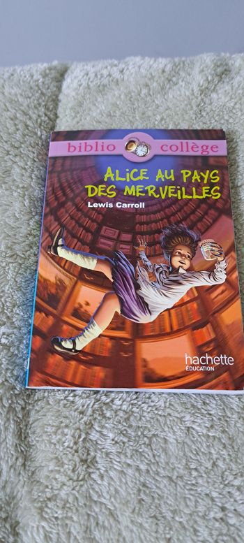 Livre Alice aux pays des merveilles 