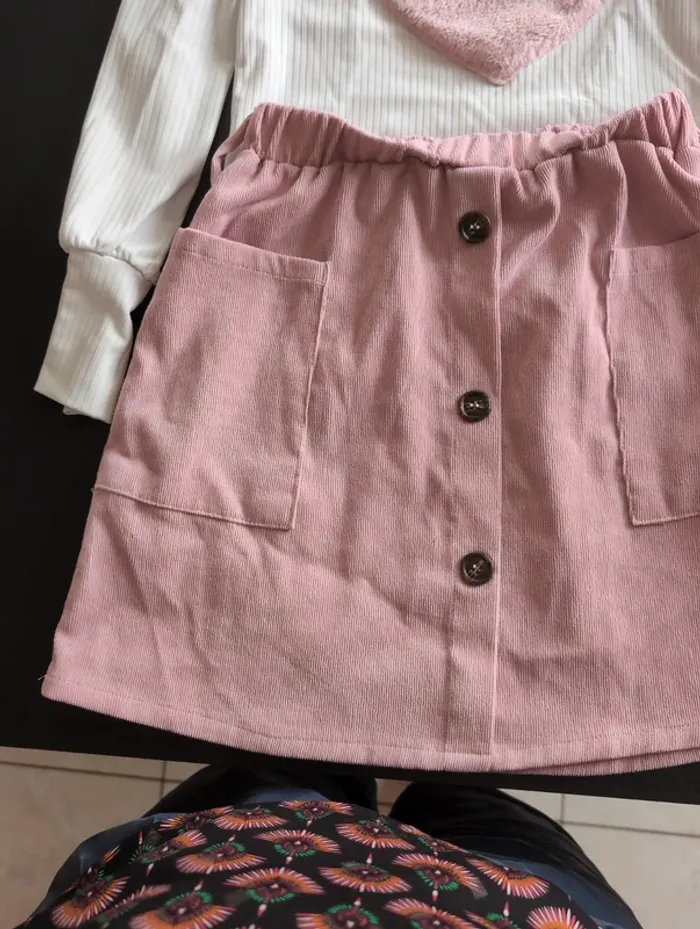 Ensemble jupe et T-shirt manches longues fille taille 8 ans Shein - photo numéro 2