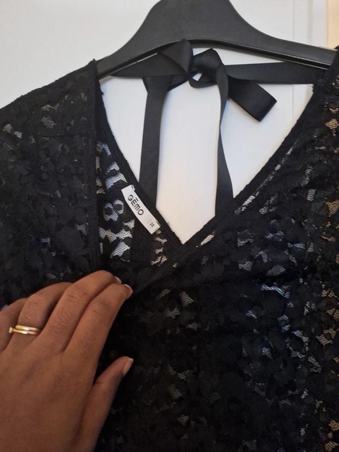 Haut façon dentelle qui s'attache à la nuque - photo numéro 2