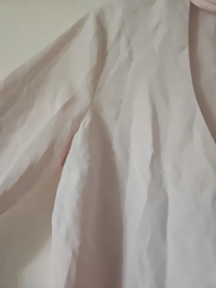 Haut femme légèrement rose - photo numéro 6