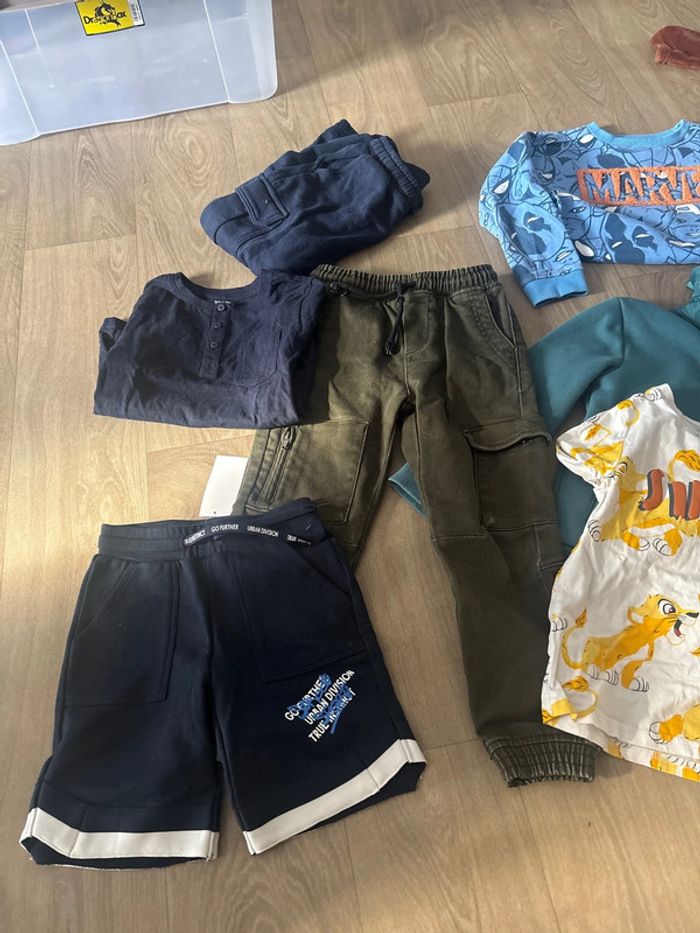 Lot 12 vêtements garçon 6 ans - photo numéro 2