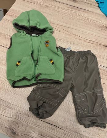 Veste sans manche et pantalon