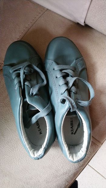 Chaussures NEUVES Taille 34