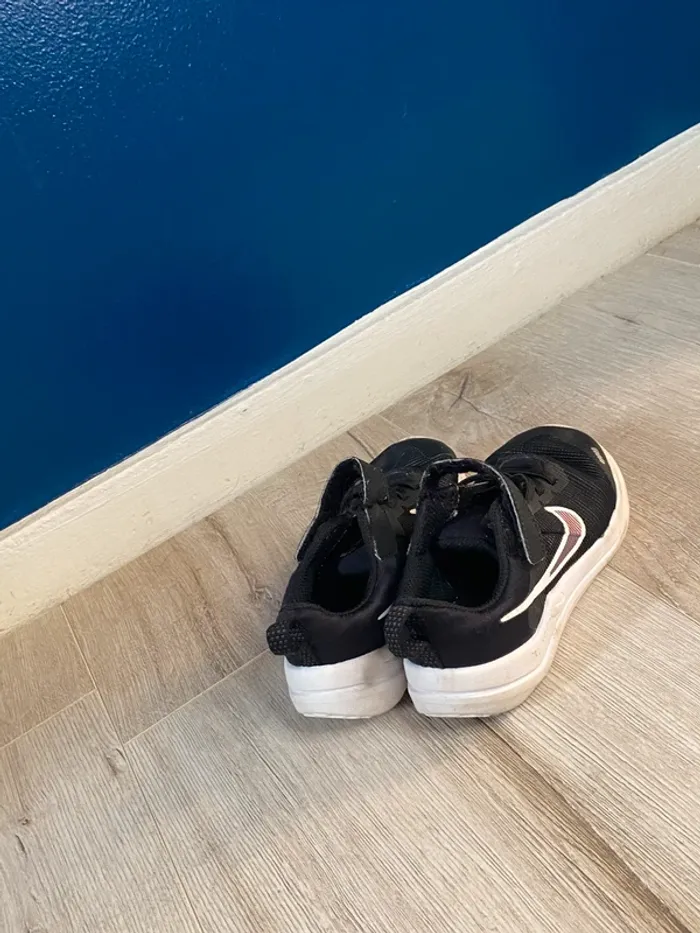 Baskets à scratch nike fille pointure 26