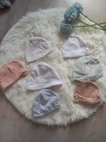 Lot bonnets naissance