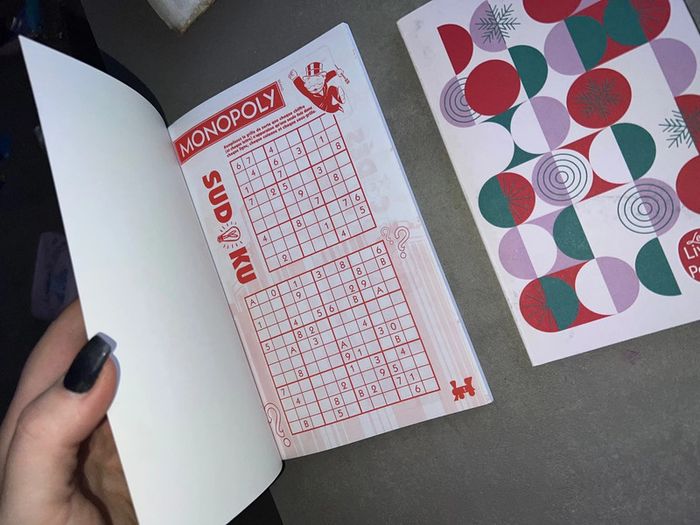 Lot cahiers de jeu Monopoly neuf livre texte bloc box crayons - photo numéro 2
