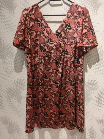 Robe Bonobo motif floral - coupe empire - T.S 36 matière très agréable