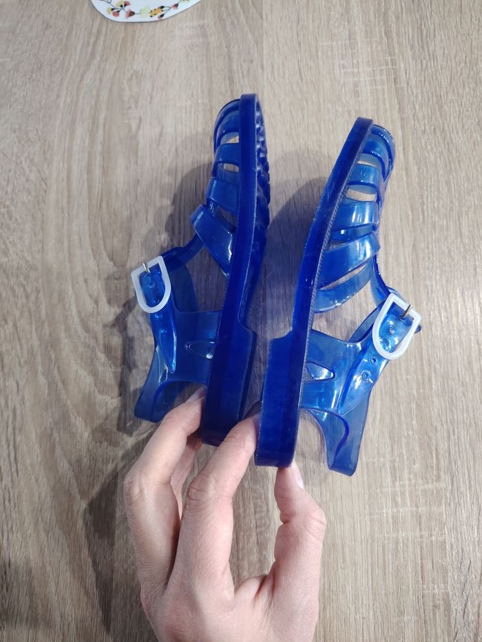 Sandales bleu meduse en taille 31 en très bon état - photo numéro 2