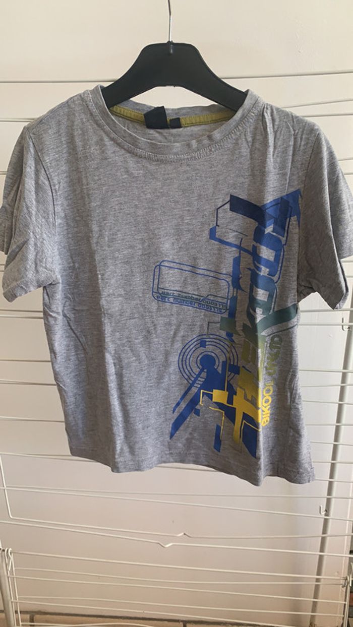 Tee Shirt gris 8 ans
