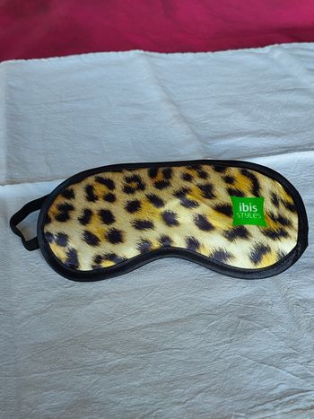 Cache yeux pour dormir neuf ( panthère)