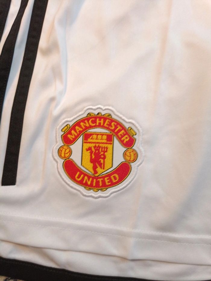 Short de foot Adidas équipe Manchester United avec chaussettes taille 9/10 ans authentique neuf - photo numéro 4