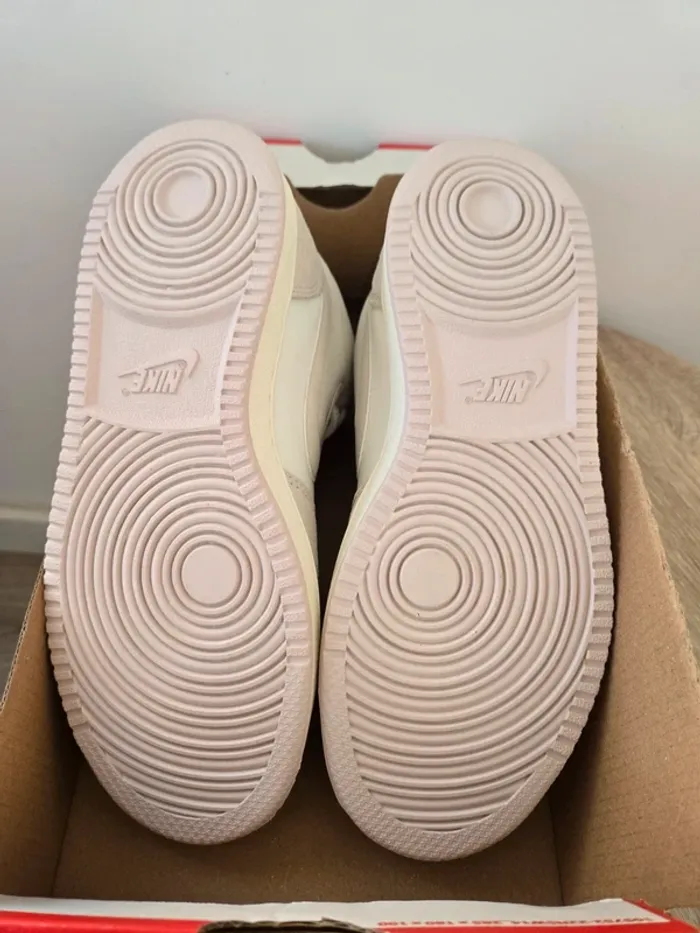 Nike borought mid taille 37,5 neuves beige creme - photo numéro 7