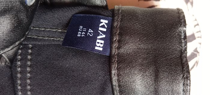 Pantalon neuf valeur 18 euros je les vends 10 euros le pantalon puzzle harry Potter jamais utilisé 5 euros le jeu la course a l héritage neuf jamais ouvert 20 euros - photo numéro 2